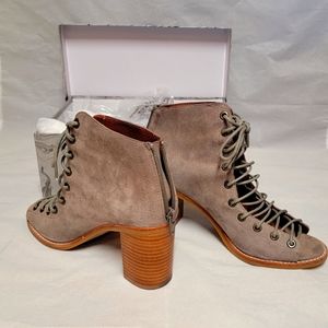 Jeffrey Campbell Cors bootie 8.5